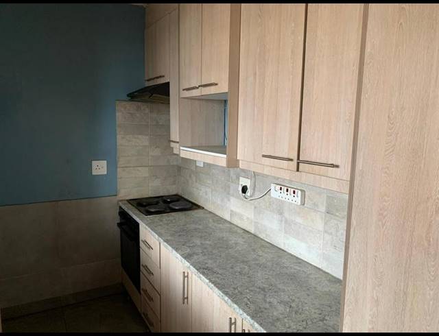 2 BEDROOM APARTMENT FOR SALE IN KEMPTON PARK CENTRAL